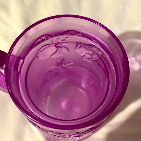 Purple thick plastic beer mug - Picture 2 of 3